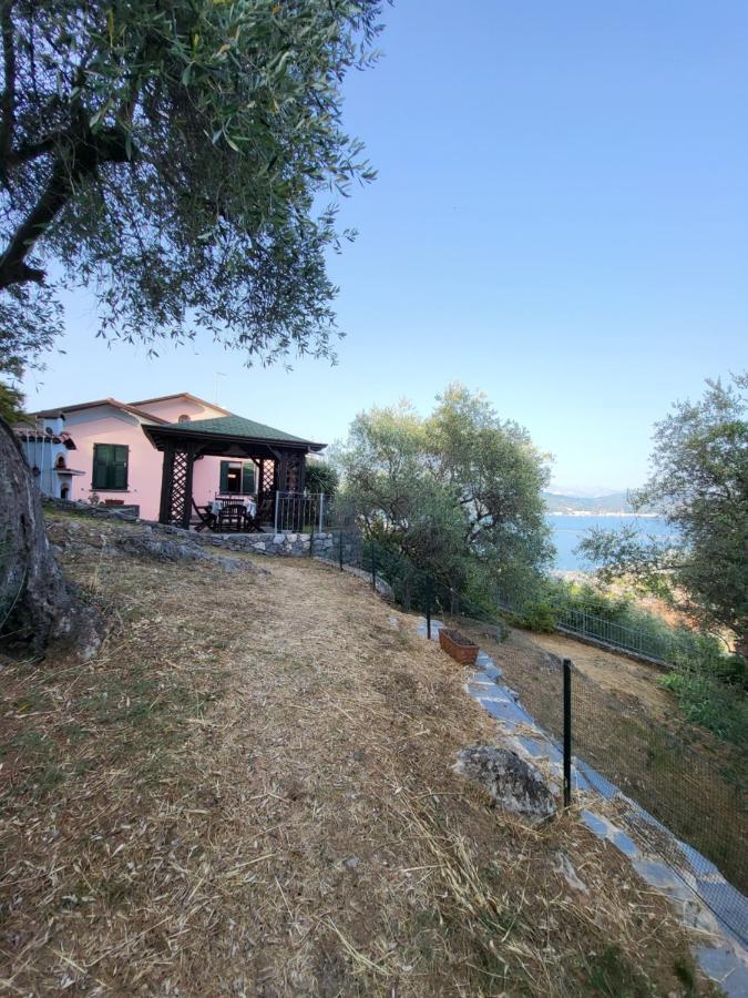 Villa Il Pettirosso La Spezia Bagian luar foto
